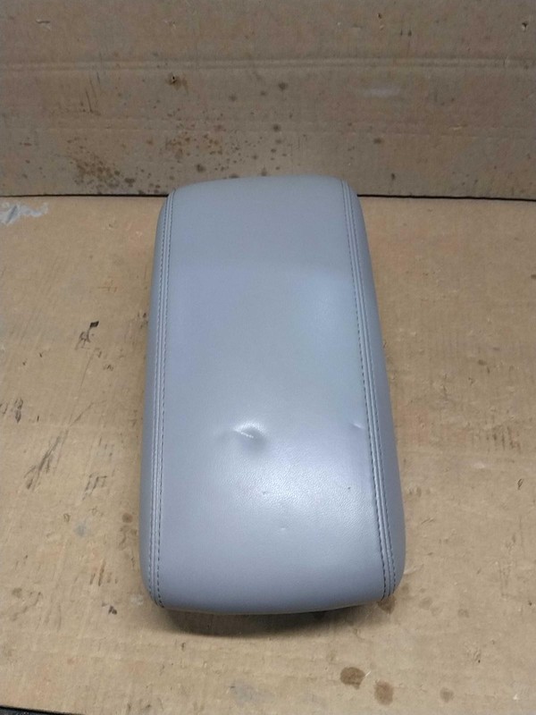 2012-2013 Jeep Grand Cherokee Center Console Lid Tan OEM Used NJ25-22277-557075