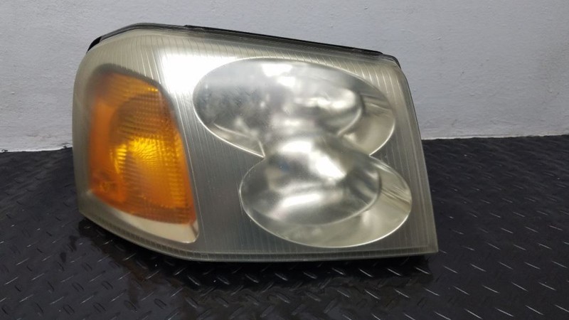 02-09 GMC Envoy Right Passenger Headlamp Assembly OEM 15866070