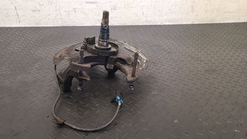 82-03 Chevrolet S10 Pickup 4x2 Front Right Passenger Spindle OEM 18060564