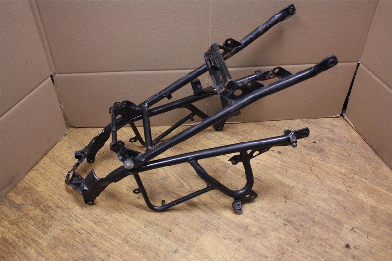 1988 YAMAHA FZ 600 REAR TAIL SUBFRAME SUB FRAME BRACKET BODY FZ600 88