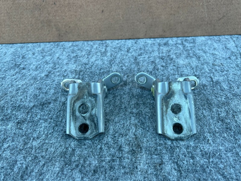 INFINITI Q50 2014-2022 OEM FRONT RIGHT PASSENGER DOOR HINGE HINGES BRACKETS PAIR