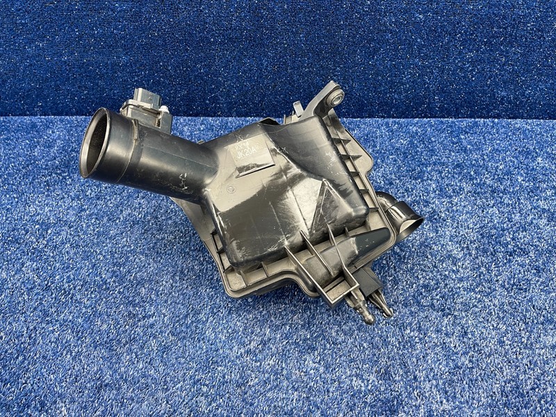 2008-2010 INFINITI G37 RIGHT AIR CLEANER BOX ASSEMBLY 16500-JK21A OEM