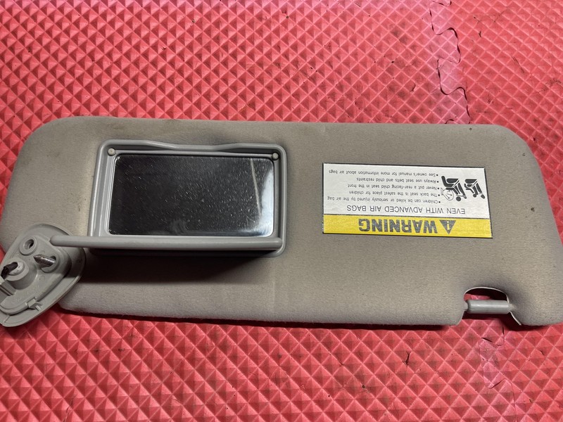 2006-2008 Hyundai Sonata Right Passenger Sun Visor Sunvisor Lighted Gray