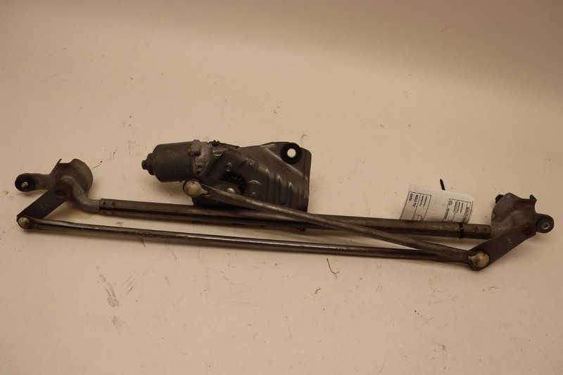 2015-2020 CHEVY/GMC SUBURBAN FRONT WINDSHIELD WIPER MOTOR TRANSMISSION OEM