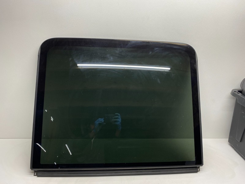 2010-2014 VOLKSWAGEN JETTA WAGON REAR PANORAMIC SUN ROOF GLASS PANEL OEM
