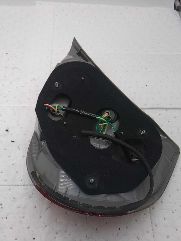 2006 Toyota Camry Left Tail Light Assembly Grey - Weather Strip Issue