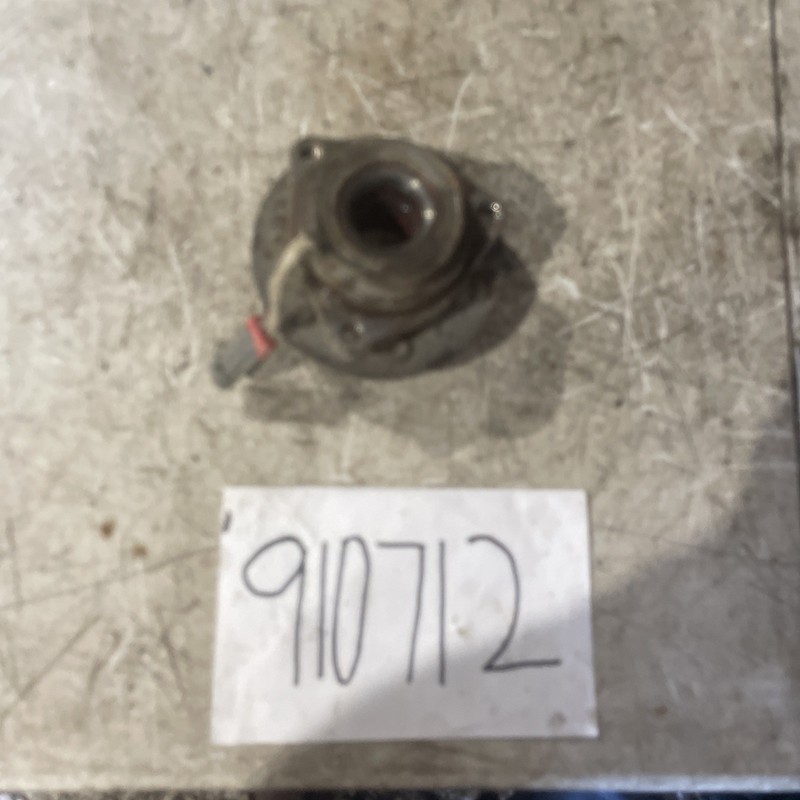 2004-2009 Cadillac Srx Passenger RH Front Wheel Hub Oem