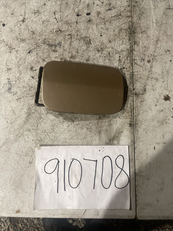 87 Mercedes W126 420SEL fuel gas door lid