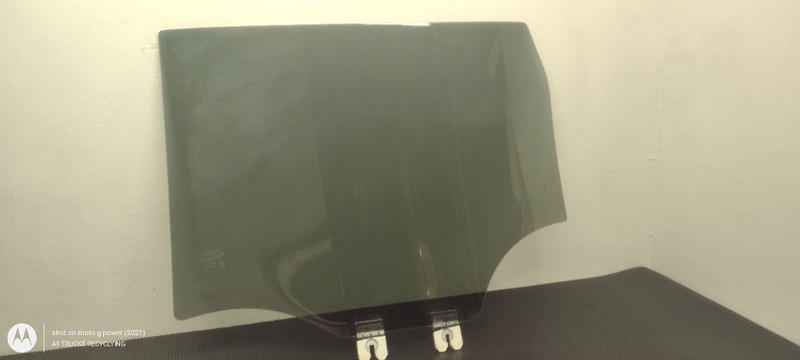 14-23 Jeep Cherokee Rear Right Passenger Door Glass Window OEM 68104622AC
