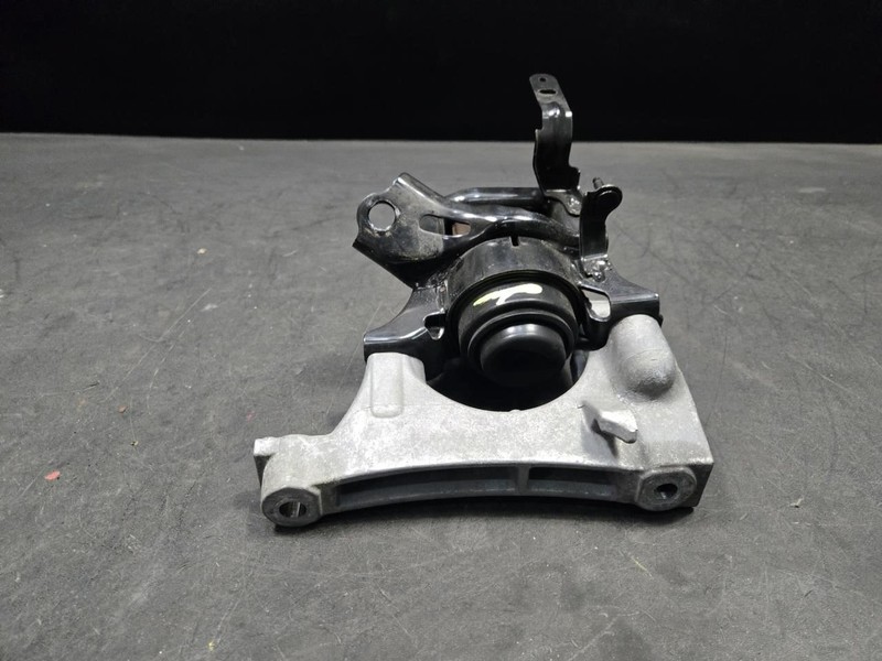 Right Engine Mount Bracket 2021 Toyota RAV4 12305-F0080 2019 2020 2022 - 2025