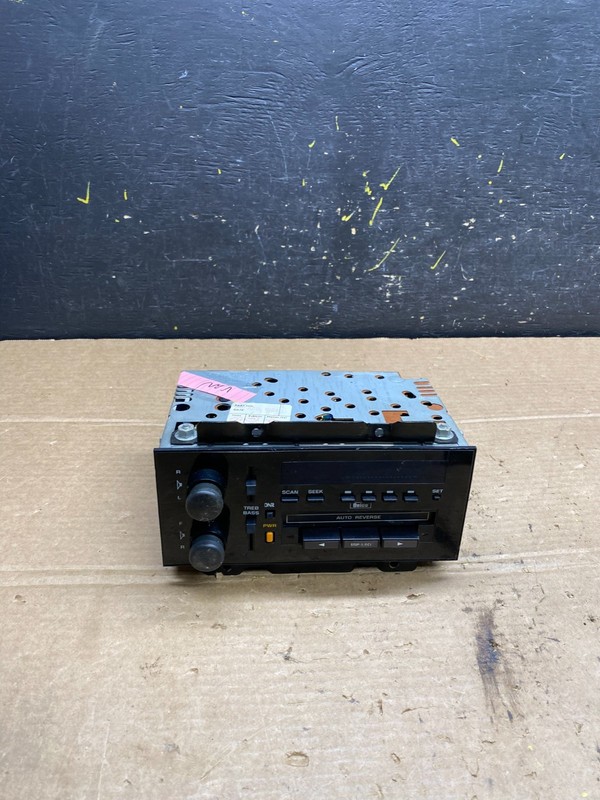 1989 1993 Oldsmobile Vintage AM/FM Radio 16129923 OEM W9508 DG