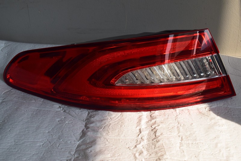 2012-2015 JAGUAR XF X250 REAR RIGHTT PASSENGER SIDE QUARTER TAIL LIGHTOEM