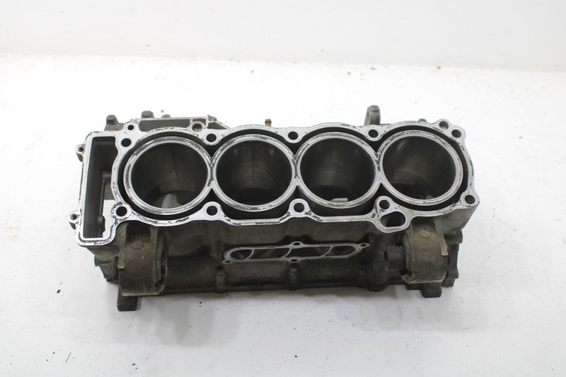 2007 Yamaha Attak Gt Oem Upper Crankcase Cylinder 8FP-15100-08-00 SY135