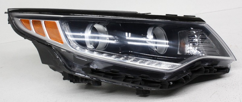 OEM Kia Optima Right Passenger Side Halogen Headlamp 92102-D5080 Lens Flaw