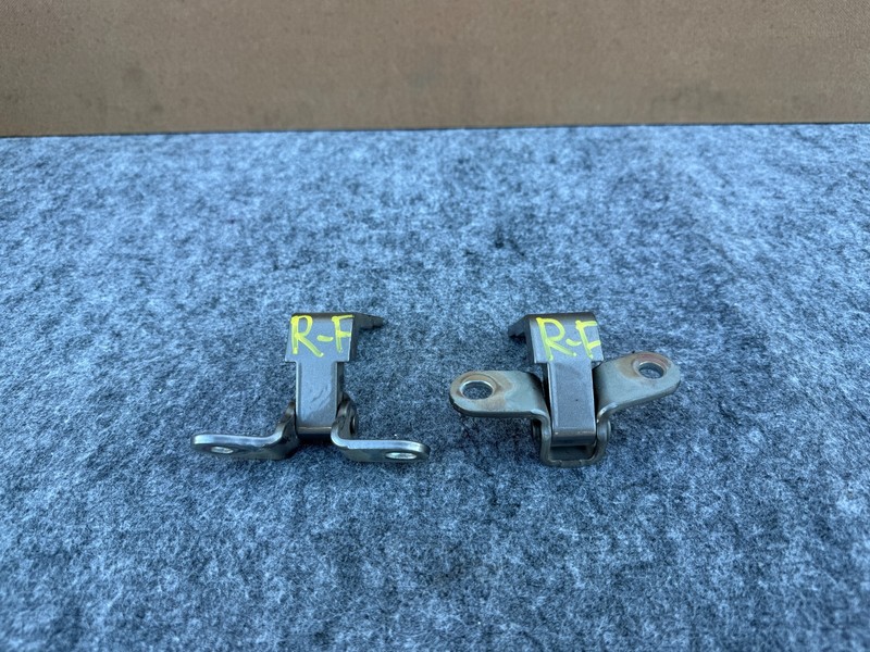 GENESIS GV80 2021-2025 OEM FRONT RIGHT PASSENGER UPPER & LOWER DOOR HINGE PAIR