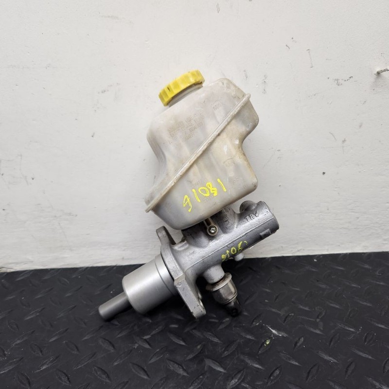 06-07 Chrysler 300 Brake Master Cylinder Single Piston Calipers OEM 5189175AA