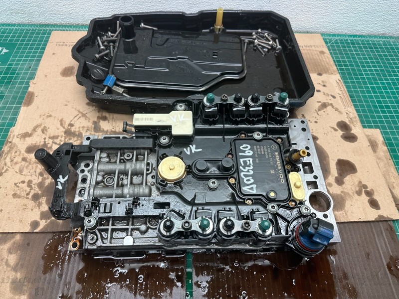 08-09 Mercedes E320 722902 AUTOMATIC TRANSMISSION CONDUCTOR PLATE VALVE BODY OEM
