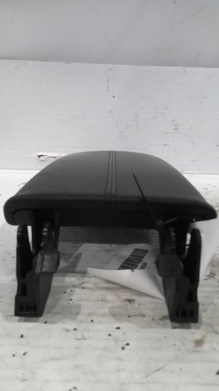 2018 Chevrolet Equinox Center Console LID Red OEM 84615721 134K Mileage