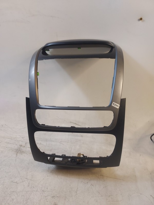 2014 2015Kia Sorento FrontDash Radio Bezel Trim Air Vent OEM
