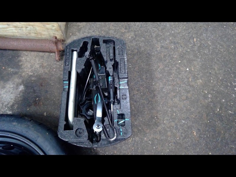 2019 PASSAT Jack and Tools 1619321