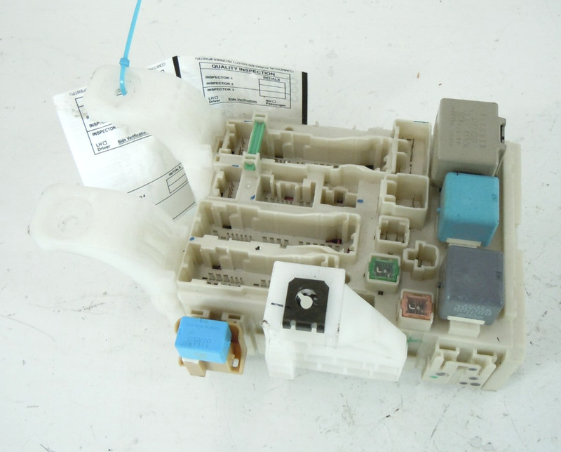 2005 05 Toyota Prius Cabin Relay Fuse Box OEM