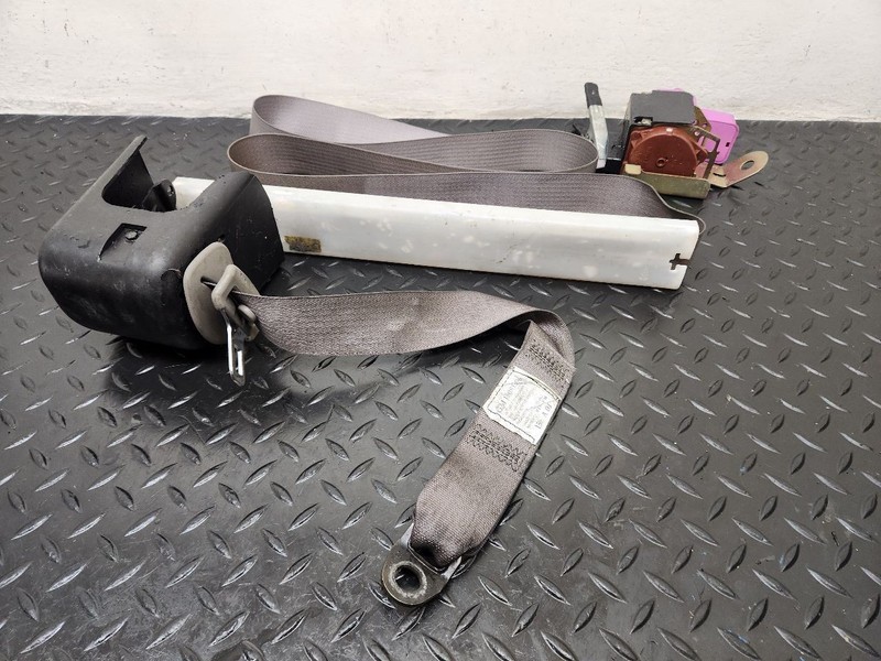 01-02 GMC Sierra 2500 Front Right Passenger Belt Retractor Gray OEM 88956004