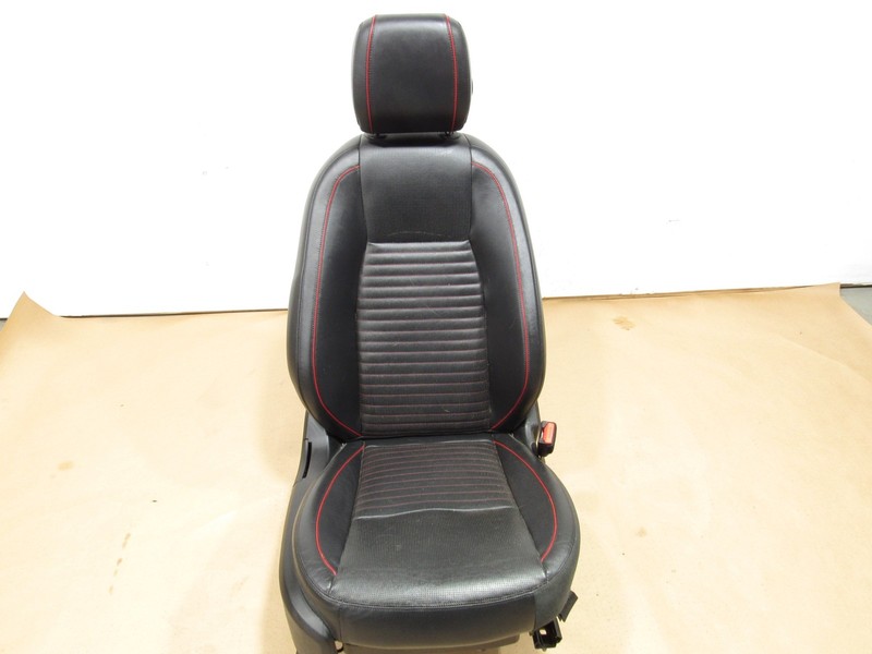 15-19 Land Rover Discovery Sport 2018 L550 Front Right Seat Cushion Assembly ;