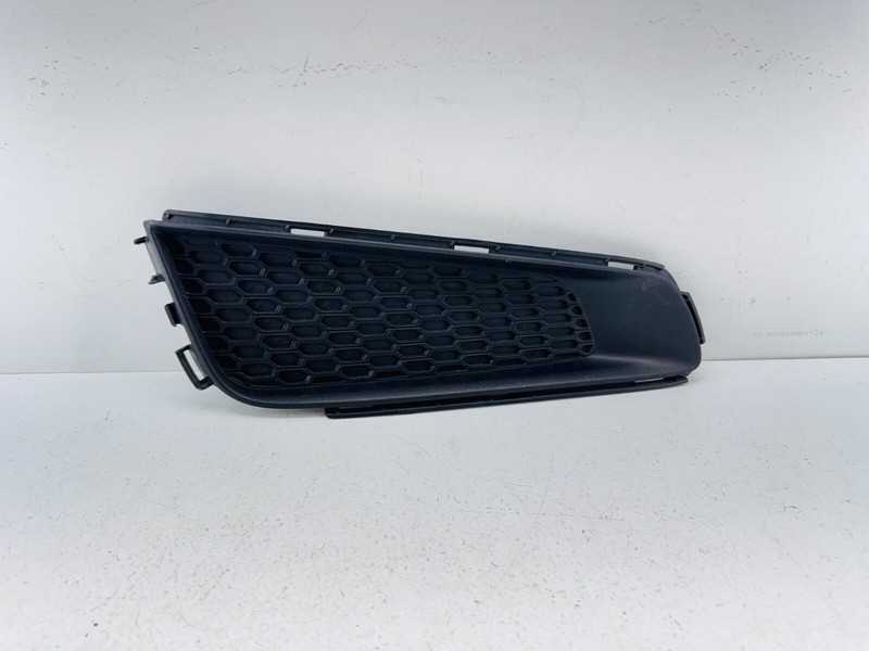 2013-2014 Cadillac ATS Right Front Fog Light Trim Cover Bezel Textured Grill OEM