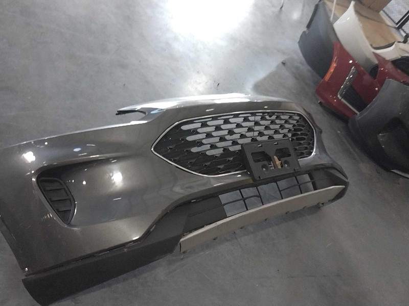 2020 Ford Escape SE Grey Bumper Assembly OEM 696424 Used 45K Miles