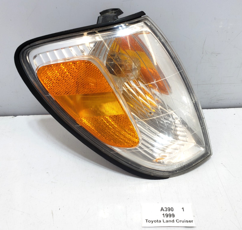 ✅ 98-07 OEM Toyota Land Cruiser J100 Front Right Passenger Turn Signal Light