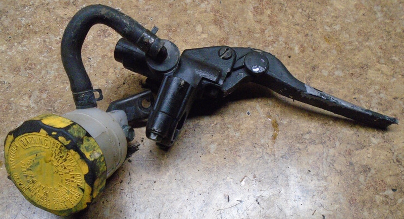 1998 Suzuki GSX-R600 GSXR6 GSXR600 Right Hand Brake Lever Mount Master Cylinder