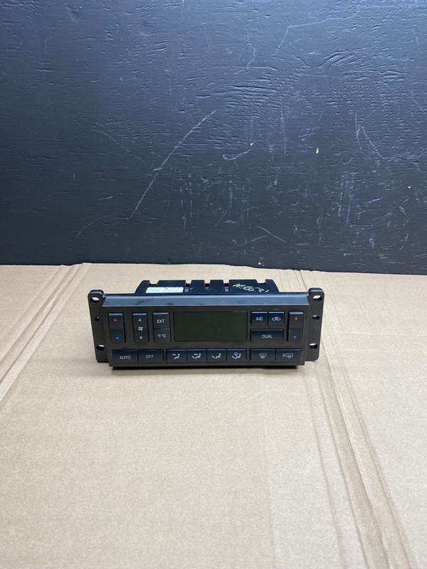 2003 to 2006 Lincoln Town Car OEM Climate Control Panel OEMab8631 DG