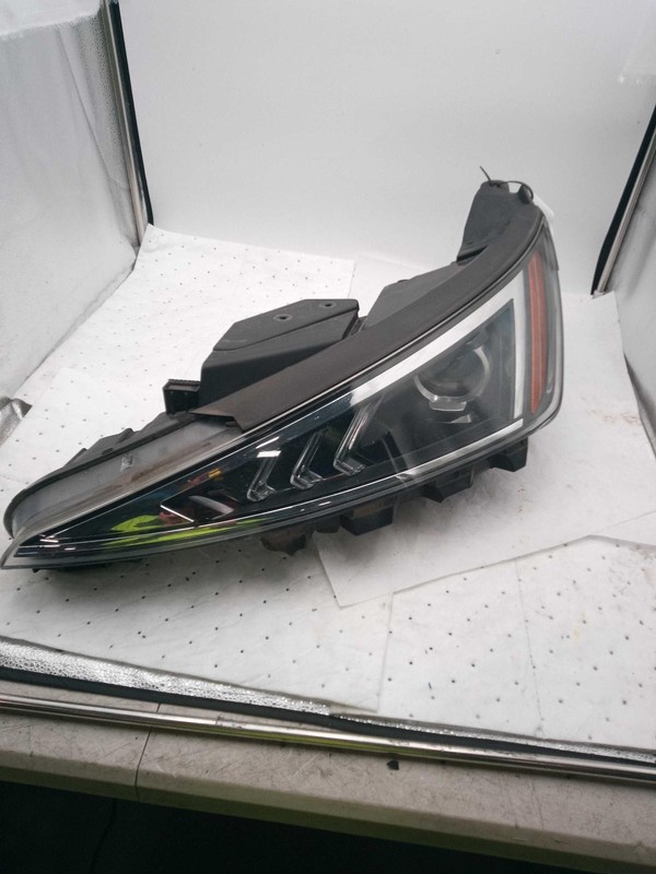 2019 Hyundai Elantra Left Headlight Assembly Blue 673786 76K Miles