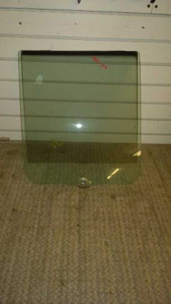 84-01 CHEROKEE PASSENGER RIGHT REAR DOOR WINDOW GLASS OEM 955-29