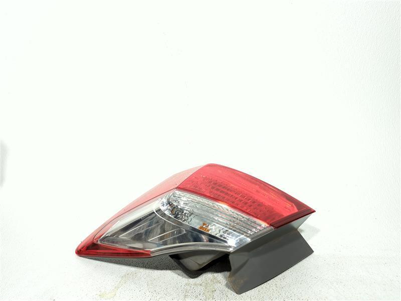 Used Right Tail Light Assembly fits: 2015 Honda Accord Sdn lid mounted w/o LED a