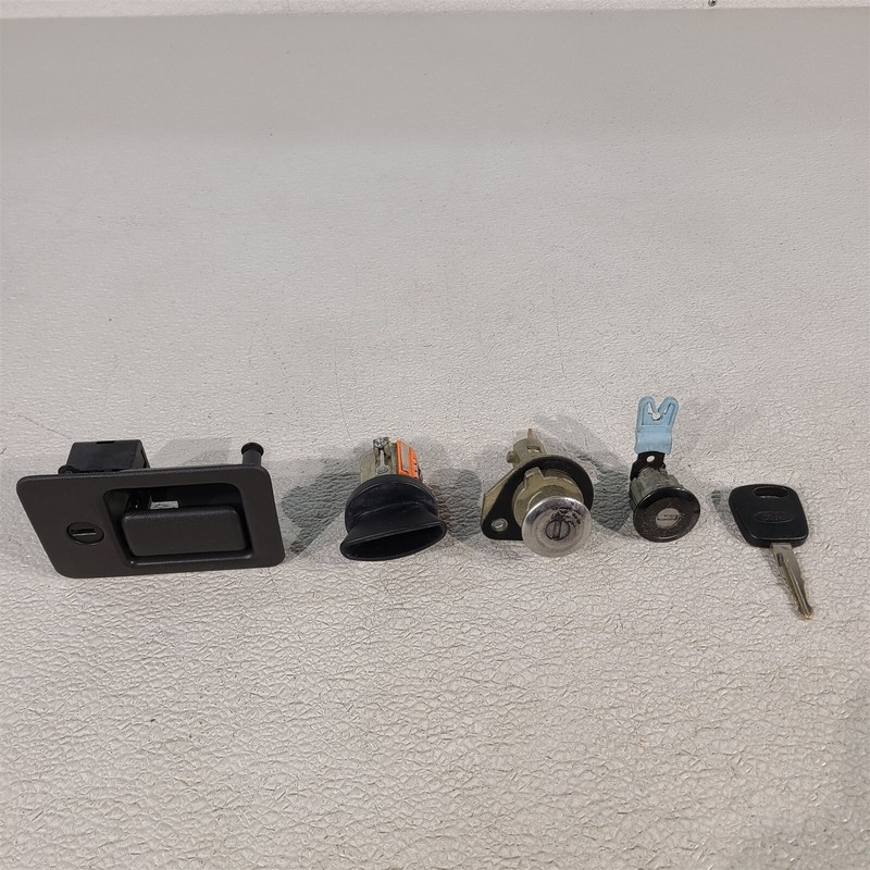 99-04 Ford Mustang Ignition Door Trunk Lock Set Cylinder Glove Box Key Aa7440