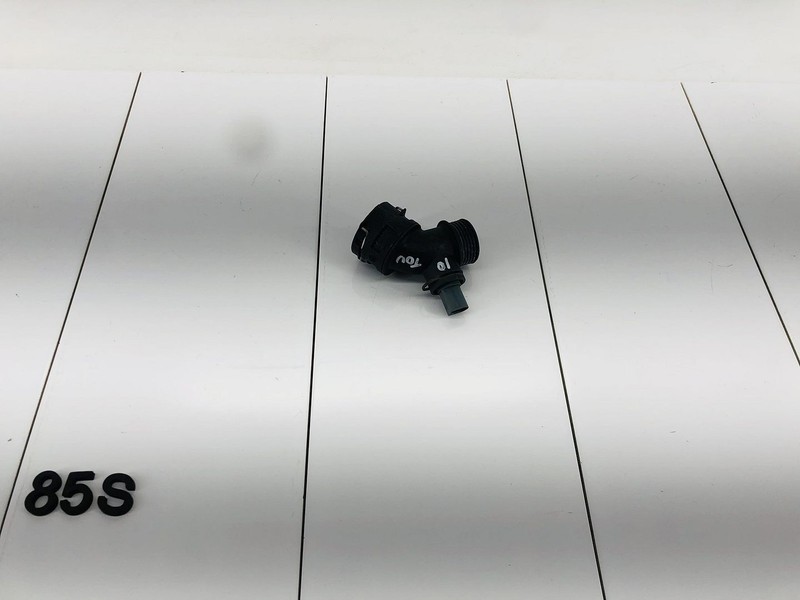 07-10 VOLKSWAGEN TOUAREG 3.6L GAS RADIATOR COOLANT HOSE CONNECTOR & SENSOR OEM