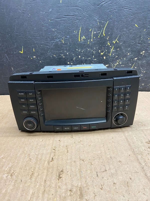 2006-2009 Mercedes W251 R350 Head Command Navigation Radio Player AB1766 DG