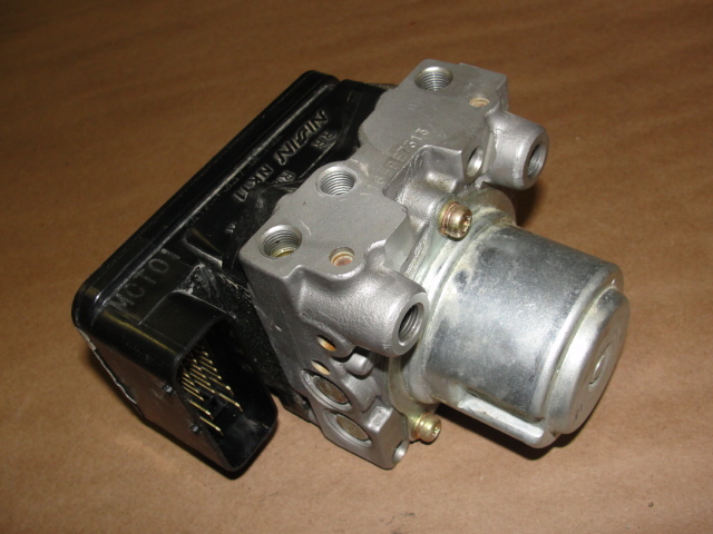 03 HONDA FSC 600 A SILVERWING BRAKE ABS UNIT PUMP FSC600