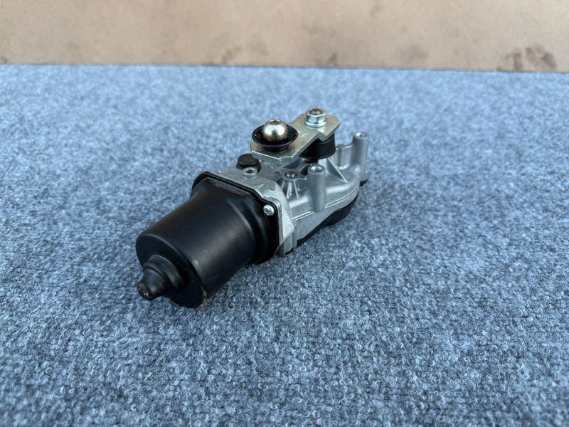 RIVIAN R1S R1T 2022-2026 OEM FRONT WINDSHIELD WIPER TRANSMISSION MOTOR ASSY