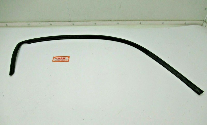 DOOR PANEL RUBBER SEAL LOCATED ON ROOF CAR BODY PASSENGER RH COBALT SS G5 COUPE