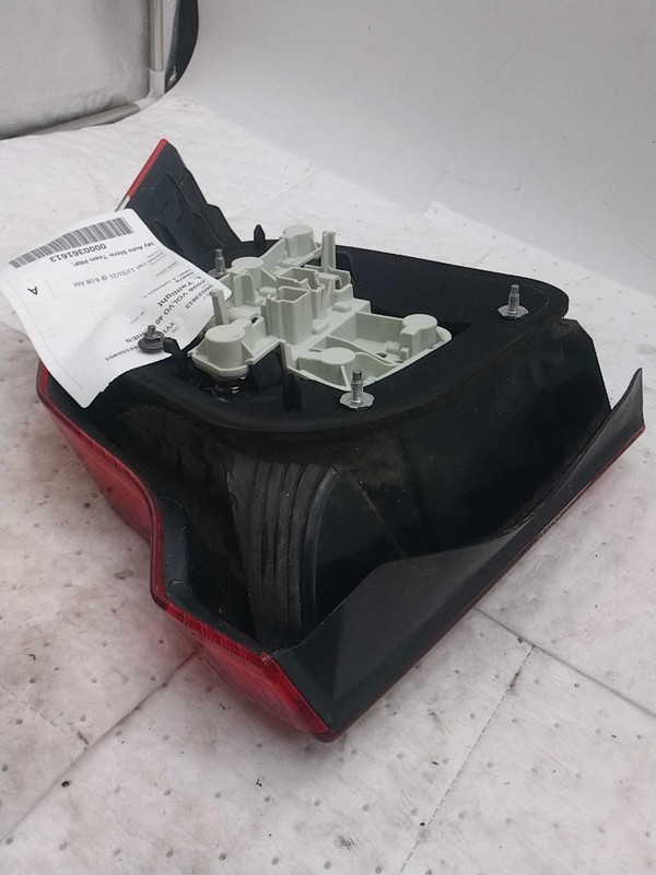 2006 Volvo 40 Series Left Tail Light Assembly OEM Used NJ25-23613-601921