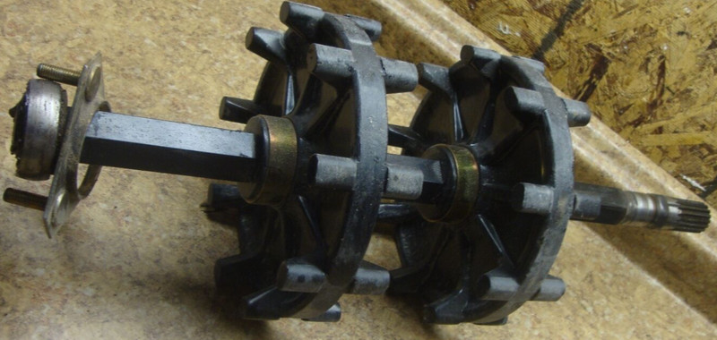 05 SKI-D00 Expedition GSX 550F Snowmobile Bombardier Drive Shaft Cog Wheel Axle