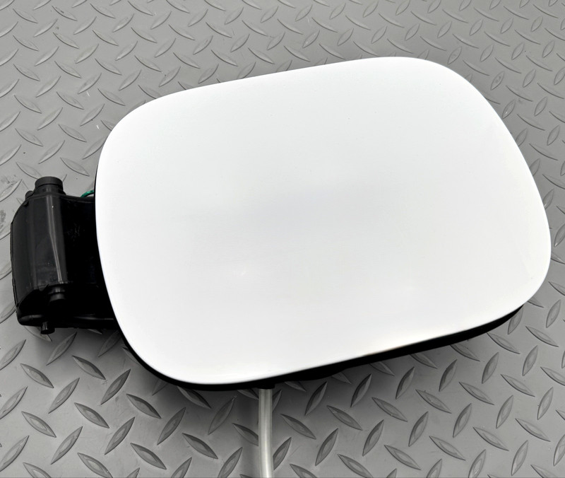 ✅ 19-26 RAM 1500 5th Gen OEM WHITE FUEL FILLER DOOR HOUSING ASSEMBLY GAS LID PW7