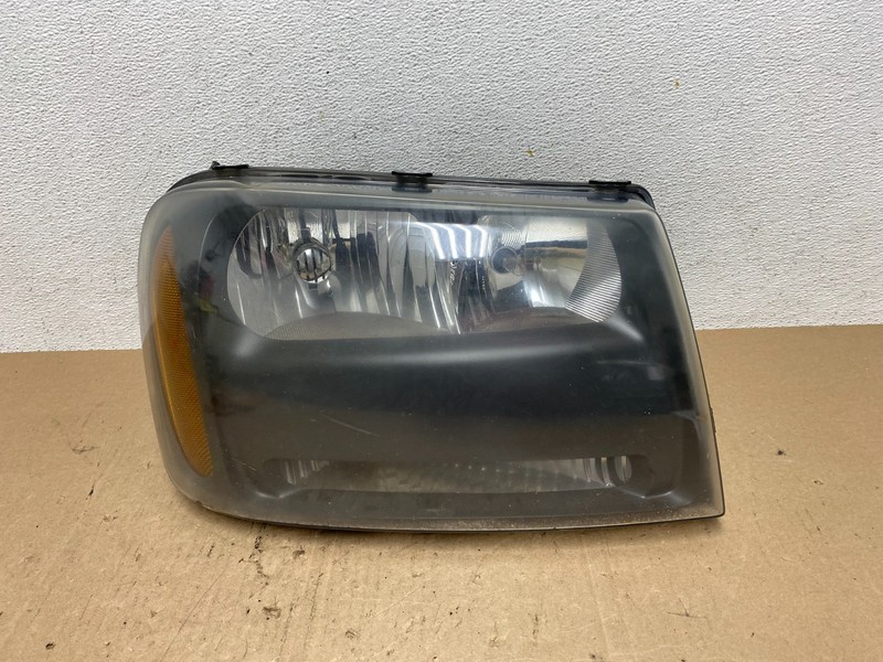 2006 2009 Chevrolet Trailblazer Right Headlight Flush Half Grille Bar AE6134 DW