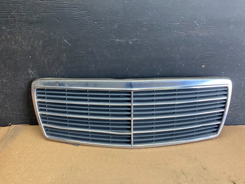 1994 - 1999 Mercedes-Benz W140 S600 S500 S320 Front Upper Grille OEM N9009 DG
