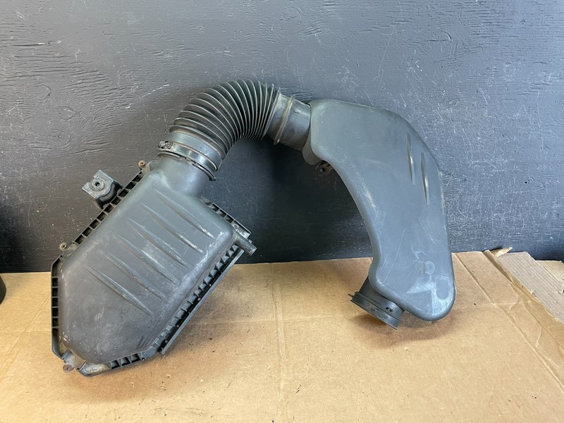 2011 to 2018 Chrysler 300 3.6L Air Intake Duct Tube Cleaner OEM AE1013 DG