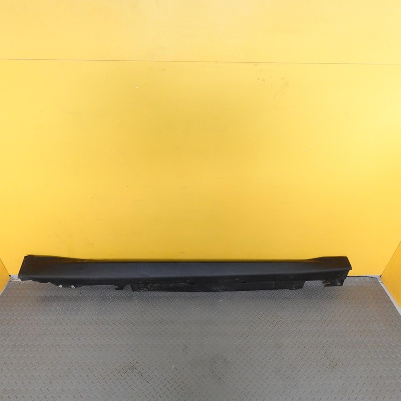 2024-2026 BMW X2 U10 RIGHT SIDE ROCKER PANEL MOULDING BLACK OEM 51775A329F6