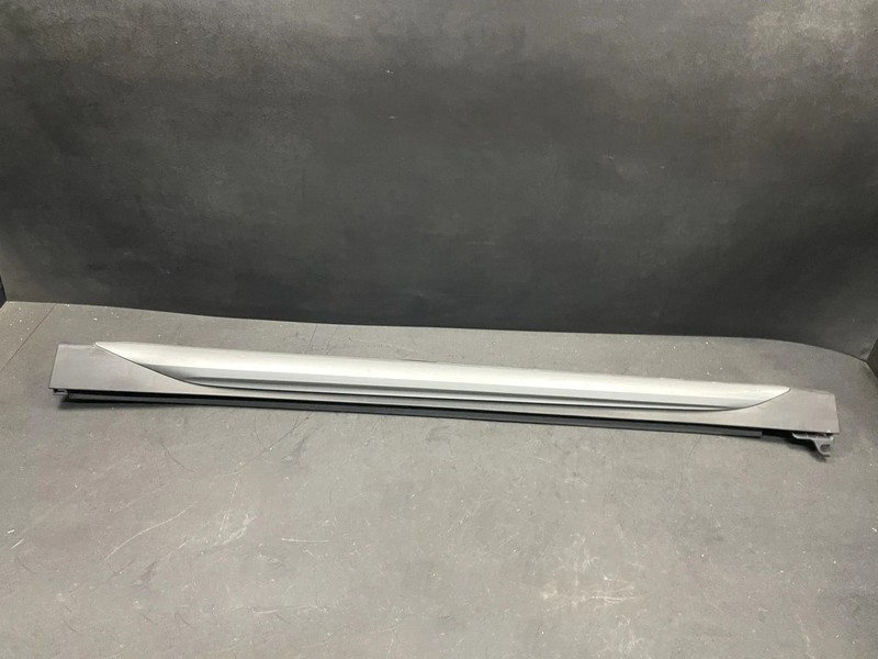 Left Rocker Panel Molding 2018 BMW X1 51777332327 2016 2017 2019 2020 2021 X