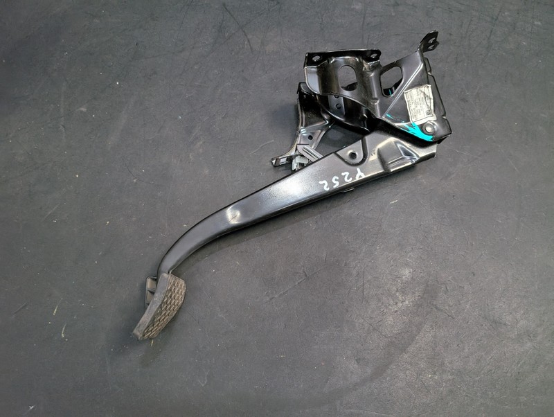 Brake Pedal 2017 Mercedes Metris 4472900101 2016 2018 2019 2020 2021 2022 2023